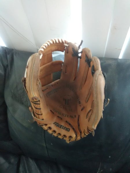 Mizuno World Win GIC-3E RH Infield Baseball Glove 11.5" (Used)