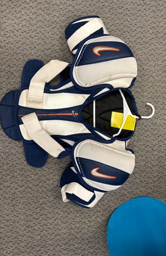 Senior small Nike V7 Shoulder Pads Sr Sm ice hockey rare vintage