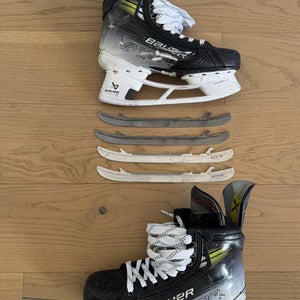 2024 Bauer Vapor Hyperlite 2 Hockey Skates Regular Width 9.5 (Used)