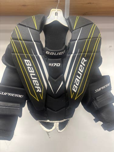 Medium Bauer Supreme S170 Goalie Chest Protector (Used)