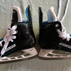 Youth Bauer XLP Hockey Skates Regular Width 12 new wighout box