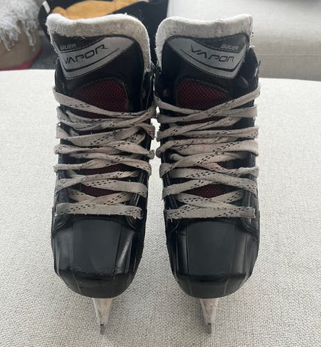 Youth Bauer Vapor X700 Hockey Goalie Skates Regular Width 13 (Used)