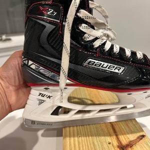 Bauer Vapor X2.7 Hockey Skates Size 4.5 (Used)