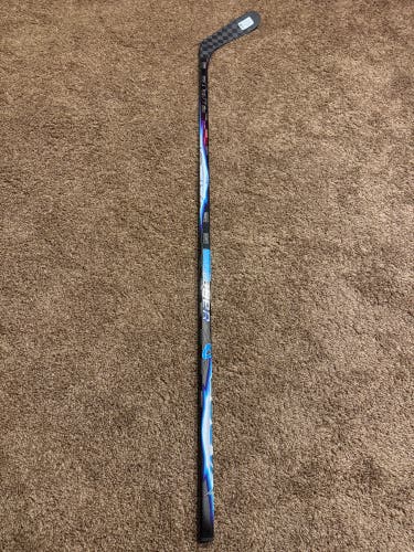 Senior Bauer Vapor FlyLite Right Handed Hockey Stick P28 (New)