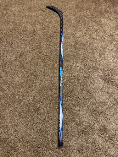 Senior Bauer Vapor FlyLite Right Handed Hockey Stick P28 (New)