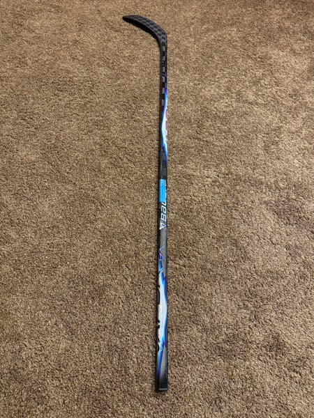 Senior Bauer Vapor FlyLite Right Handed Hockey Stick P28 (New)