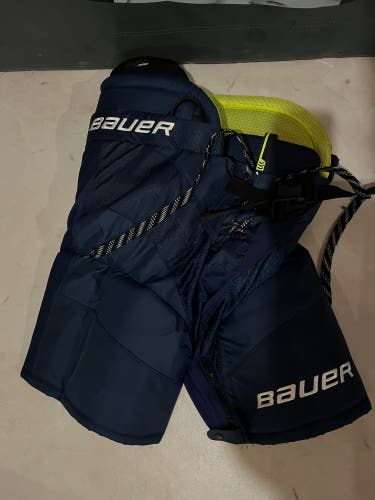 Junior Large Bauer HP Pro Hockey Pants (Used)