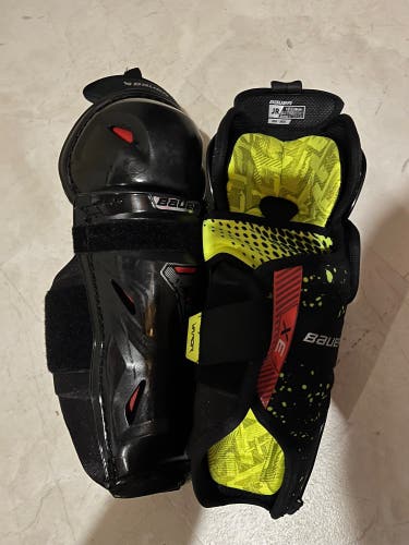 Junior Bauer Vapor 3X 11" Shin Pads (Used)