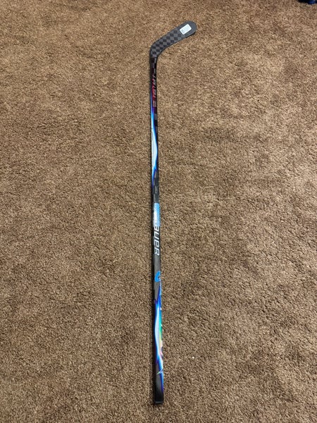Senior Bauer Vapor FlyLite Right Handed Hockey Stick P92 (New)