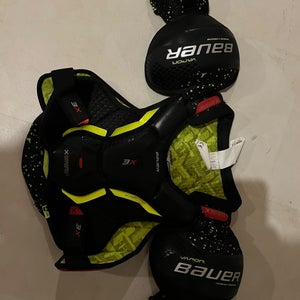 Medium Junior Bauer Vapor 3X Shoulder Pads (Used)