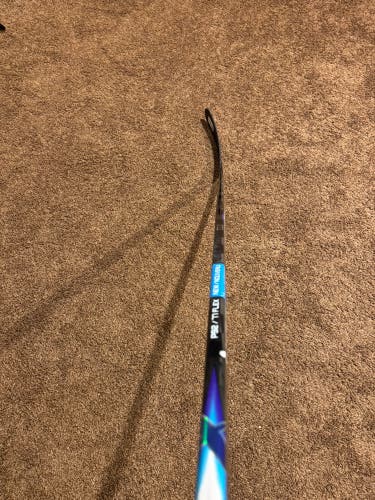 Senior Bauer Vapor FlyLite Right Handed Hockey Stick P92 (New)