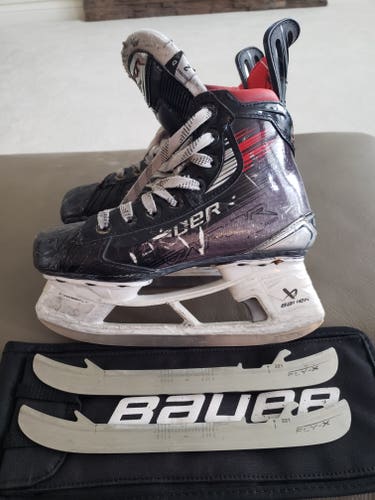 Bauer Vapor X5 Pro Hockey Skates Regular Width Size 2 (Used)