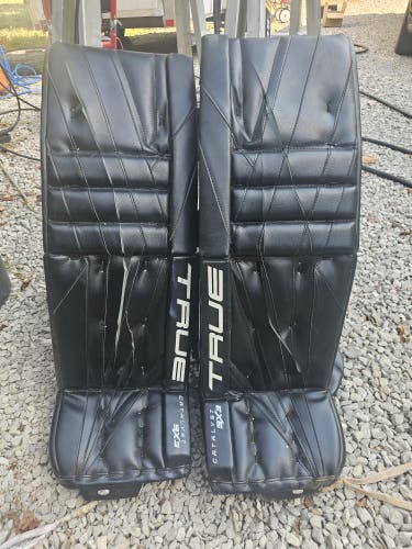 34" True Catalyst 9X3 Goalie Leg Pads (Used)