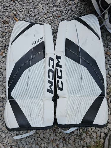 24" CCM YTFLEX 3 Goalie Leg Pads (Used)