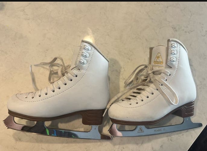 Jackson Ultima Mystique Figure Skates Junior 1.5 (Used)