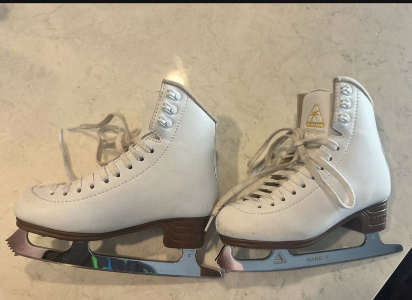Jackson Ultima Mystique Figure Skates Junior 1.5 (Used)