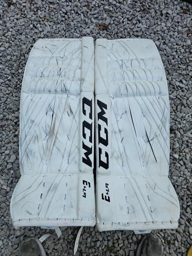 33" CCM Extreme Flex E4.9 Goalie Leg Pads (Used)