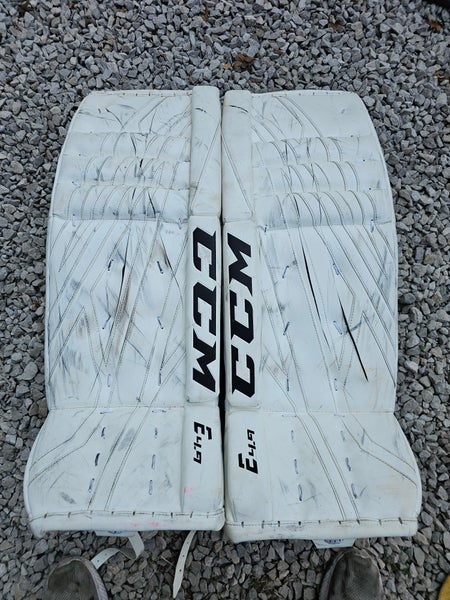 33" CCM Extreme Flex E4.9 Goalie Leg Pads (Used)