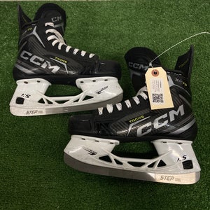Intermediate CCM Tacks XF 70 Hockey Skates Regular Width Size 4 (Used)