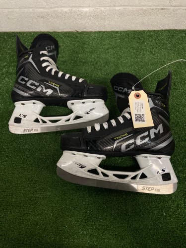 Intermediate CCM Tacks XF 70 Hockey Skates Regular Width Size 4 (Used)