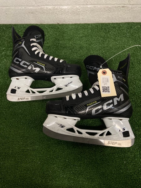 Intermediate CCM Tacks XF 70 Hockey Skates Regular Width Size 4 (Used)