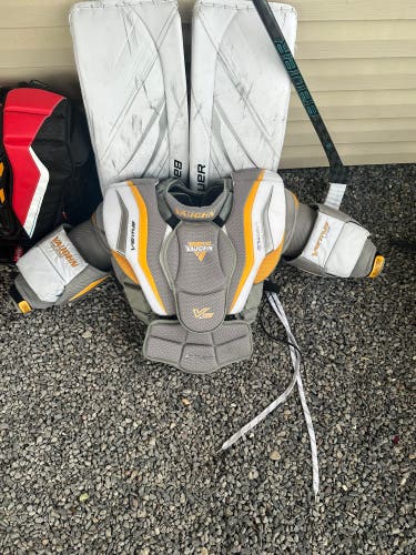 Medium 2016 Vaughn Ventus LT98 Pro Goalie Chest Protector (Used)