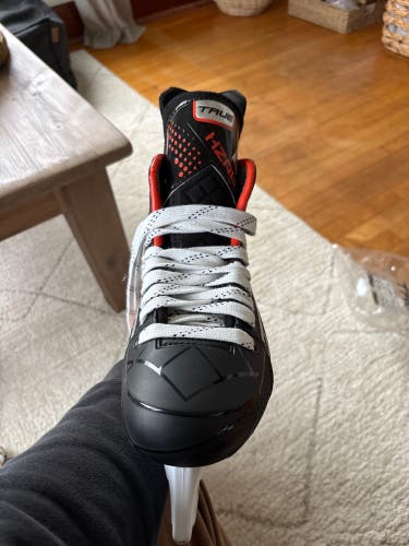 Brand New True HZRDUS 7X Hockey Skates Regular Width 8 (New)