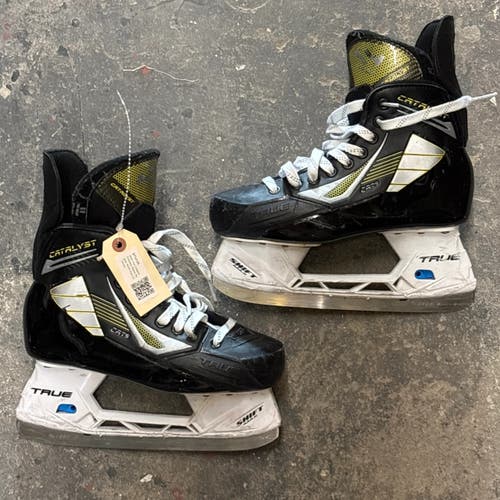 True Catalyst 5 Hockey Skates | INT 6 | Regular