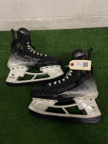 Intermediate Bauer Vapor Hyperlite 2 Hockey Skates 6.5 (Used)