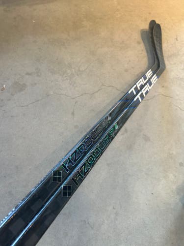 2 PACK 75 Flex P28 Senior True HZRDUS X Smoke Left Hand Hockey Stick Pro Stock NCAA (New)