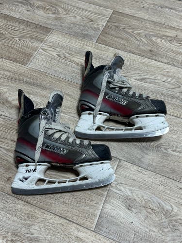 Bauer Vapor X6.0 Hockey Skates Regular Width Size 4 (Used)