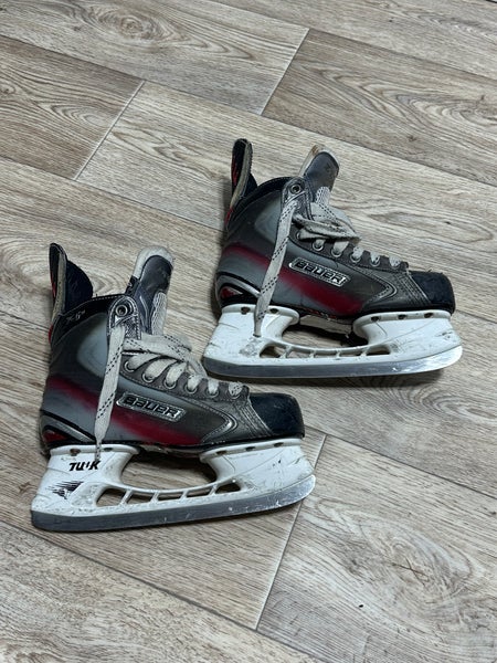 Bauer Vapor X6.0 Hockey Skates Regular Width Size 4 (Used)