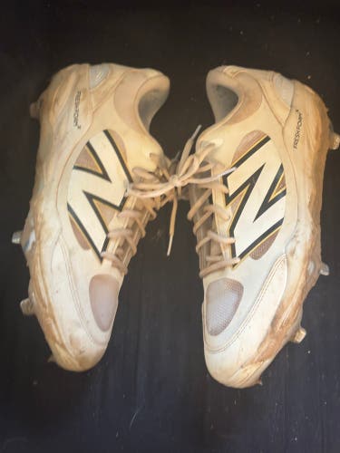 White Men's Size M 11.0 (W 12.0) Adult New Balance Low Top Metal (Used)