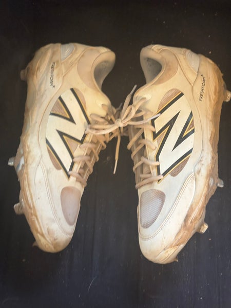 White Men's Size M 11.0 (W 12.0) Adult New Balance Low Top Metal (Used)