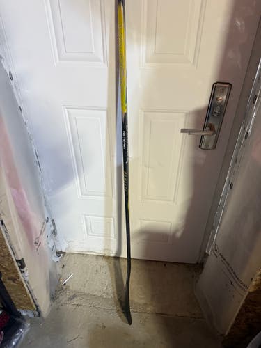 Youth Bauer Vapor FlyLite Left Hand Hockey Stick P28 (New)
