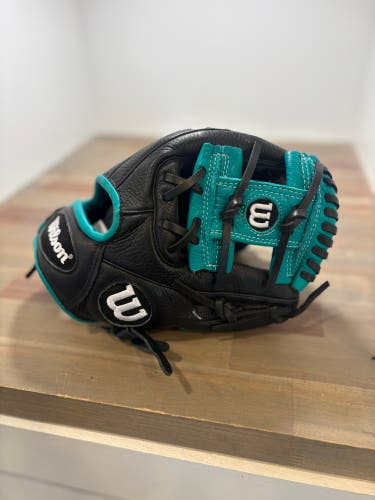 Wilson A500 RH Baseball Glove 10.75"