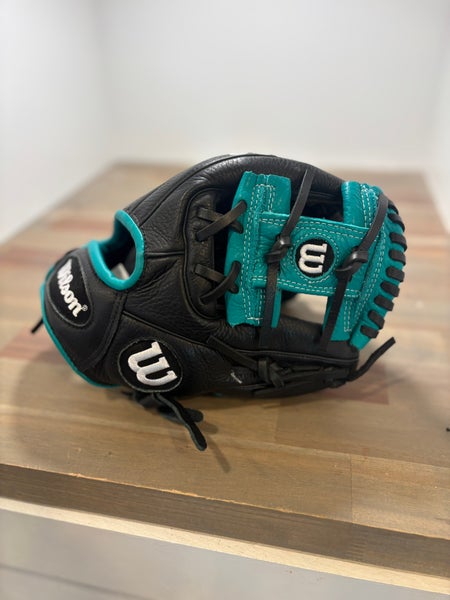 Wilson A500 RH Baseball Glove 10.75"