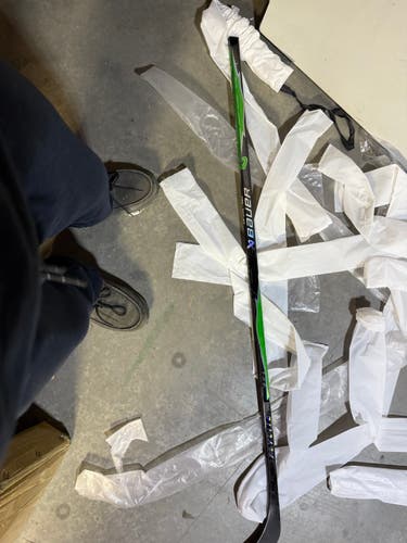 Junior Bauer Vapor FlyLite Left Hand Hockey Stick P28 (New)