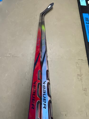 Senior Bauer Vapor Hyperlite 2 Right Hand Hockey Stick P28 (New) - 2 Pack