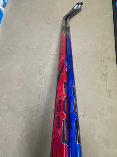 Senior Bauer Vapor Hyperlite 2 Right Hand Hockey Stick P28 (New) - 2 Pack
