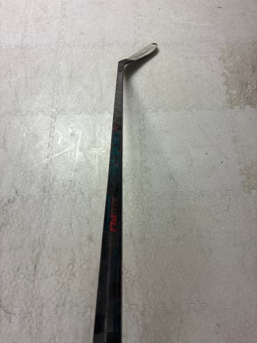Intermediate CCM Vizion Right Handed Hockey Stick P28 (Used)