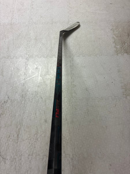 Intermediate CCM Vizion Right Handed Hockey Stick P28 (Used)