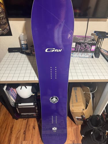 Men's GNU GREMLIN Snowboard Freeride Very Stiff Directional (Used)