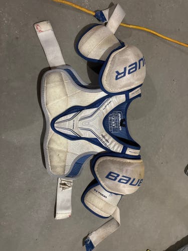 Men's Medium Junior Bauer Nexus 7000 Shoulder Pads (Used)