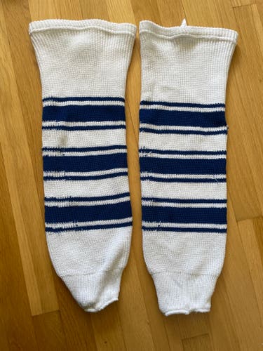 White Intermediate Medium Athletic Knit Socks (Used)
