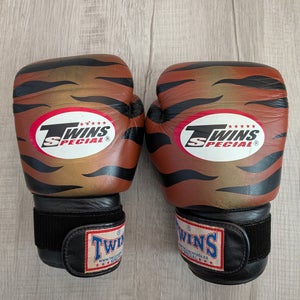 Twins Special Boxing Gloves (Payak Tiger) (10 Ounce)!
