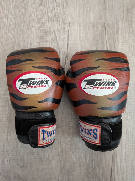 Twins Special Boxing Gloves (Payak Tiger) (10 Ounce)!
