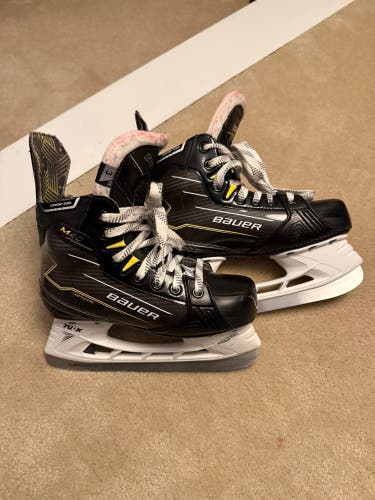 2025 Bauer Supreme M40 Hockey Skates Extra Wide Width Size 3 (Used)