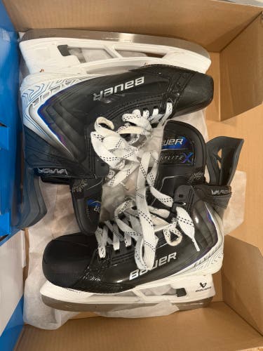 2025 Bauer Vapor Flylite Hockey Skates Pro Stock 9 (New)