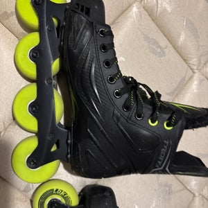 2022 Tron Hockey Skates Wide Width 8 (Used)